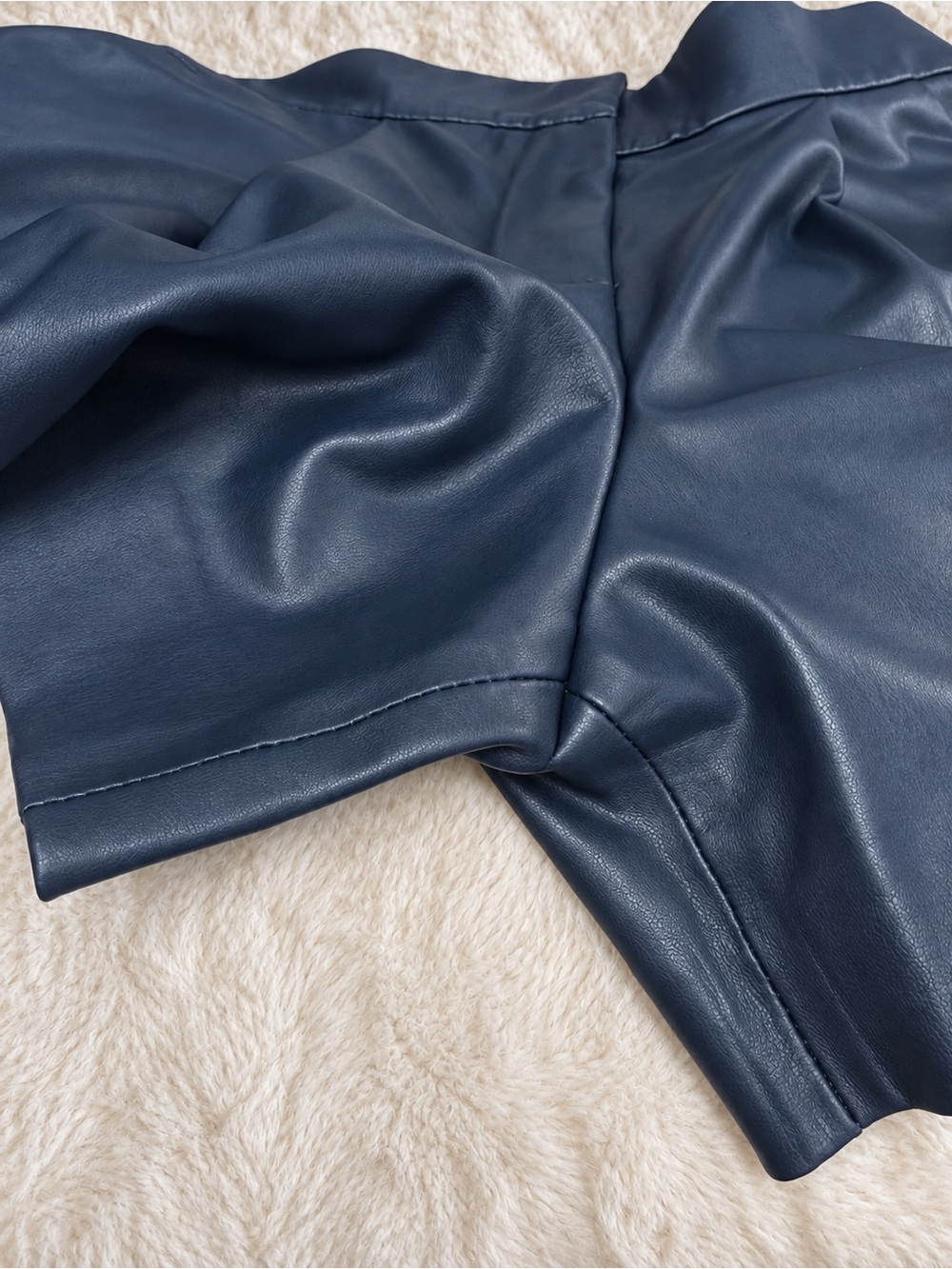 NWOT VERONICA BEARD Haina Navy Vegan Leather Pleated High Rise Designer Shorts - Picture 11 of 15